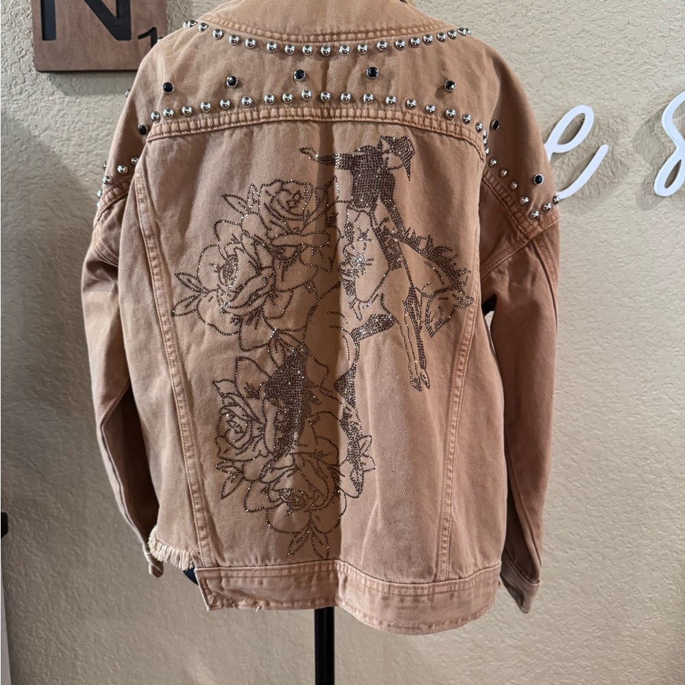 ***RARE FIND*****. Rodeo Quincy Studded Tan Jean Jacket S/M - Picture 2 of 5